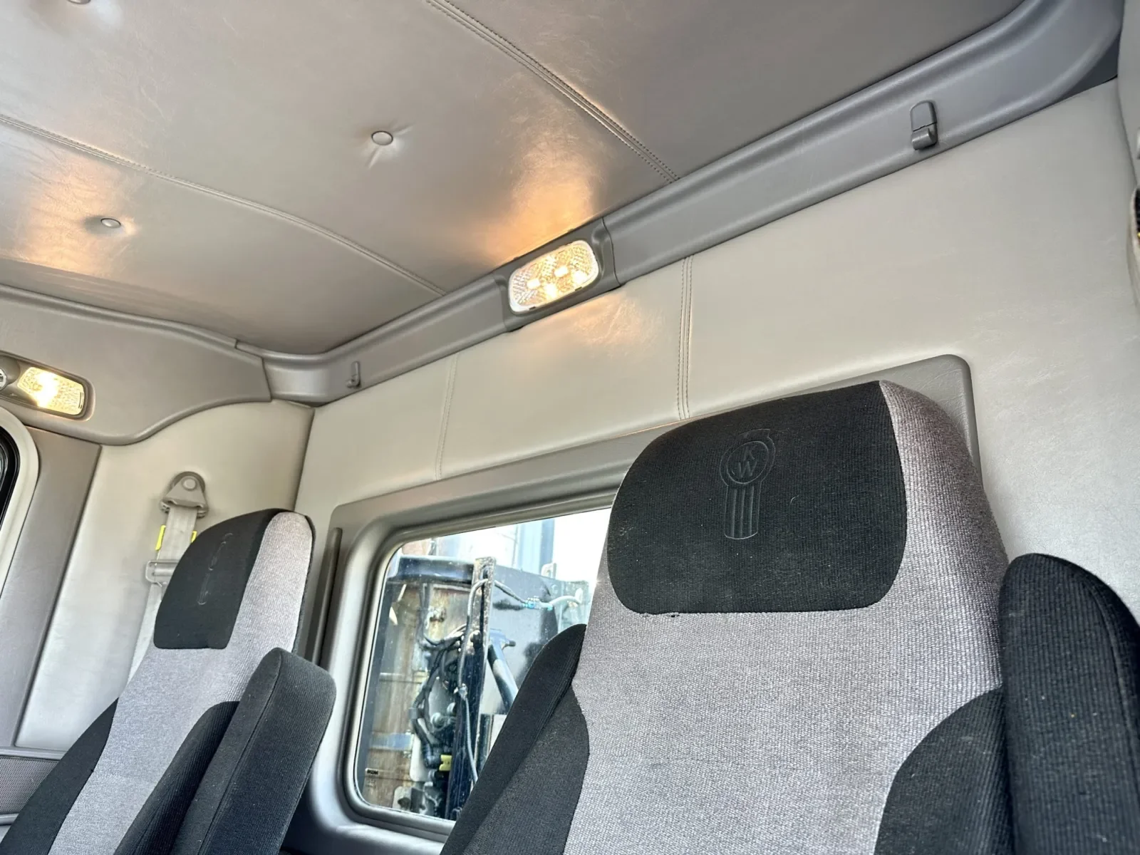 2018 Kenworth W900 - image 21