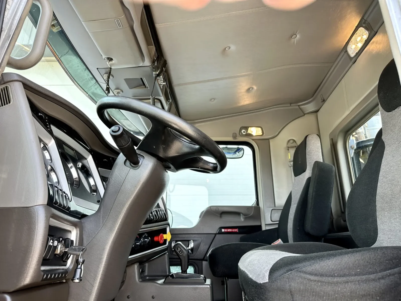 2018 Kenworth W900 in New Lenox, IL — photo 14