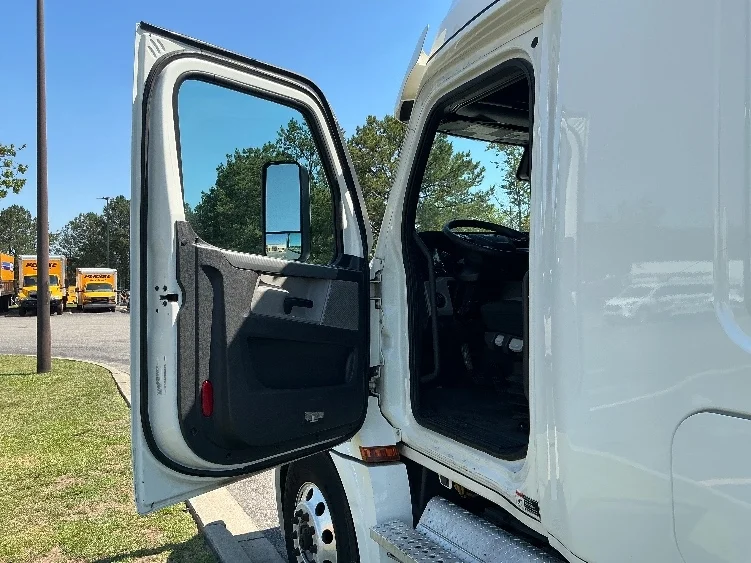 2021 Freightliner Cascadia in Atlanta (Conyers), GA — photo 9