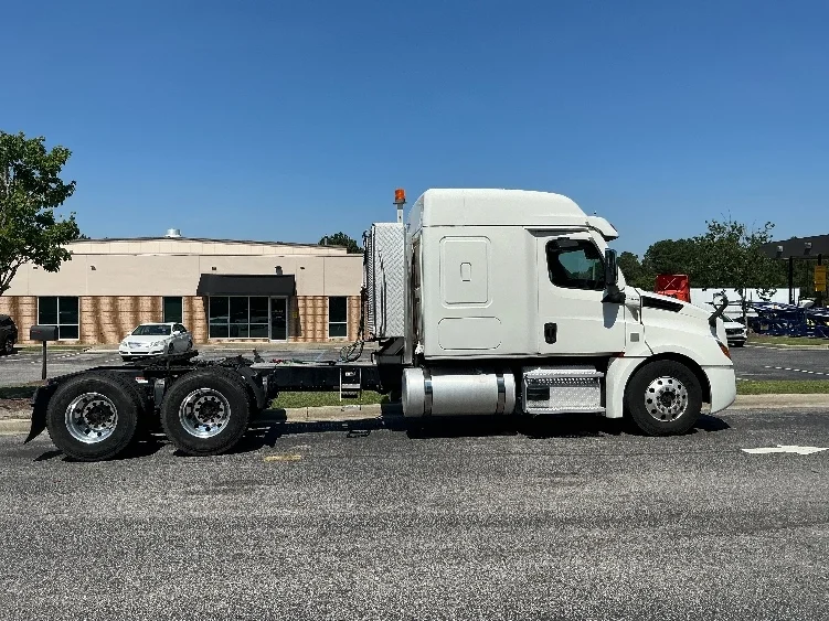 2021 Freightliner Cascadia in Atlanta (Conyers), GA — photo 8