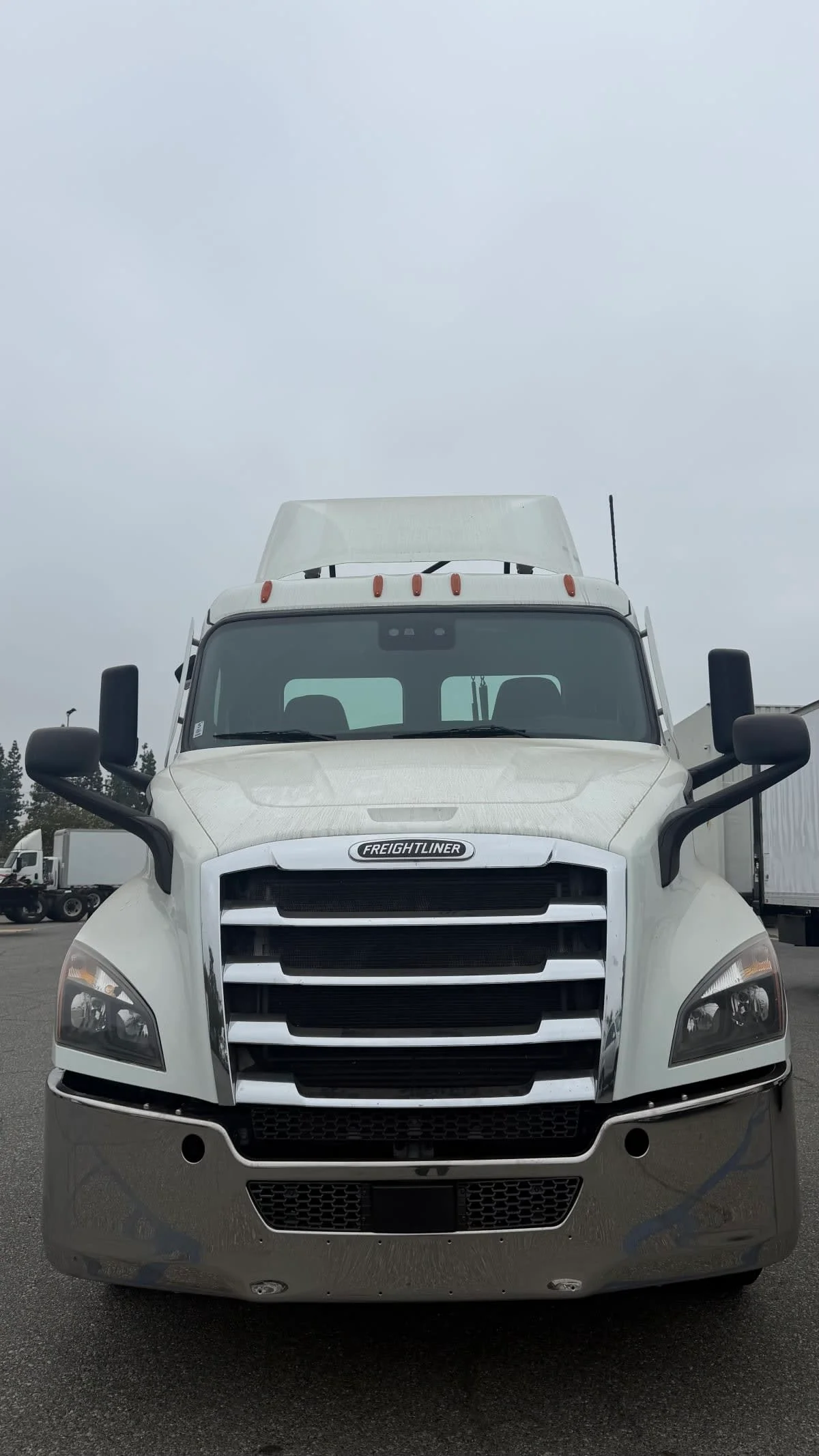 2020 Freightliner Cascadia in Pomona, CA — photo 2