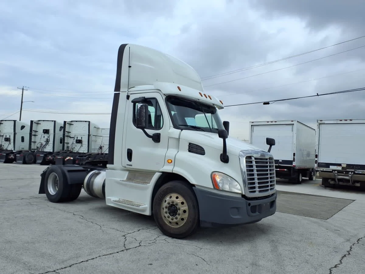 2019 Freightliner Cascadia in Fort Worth, TX — photo 3