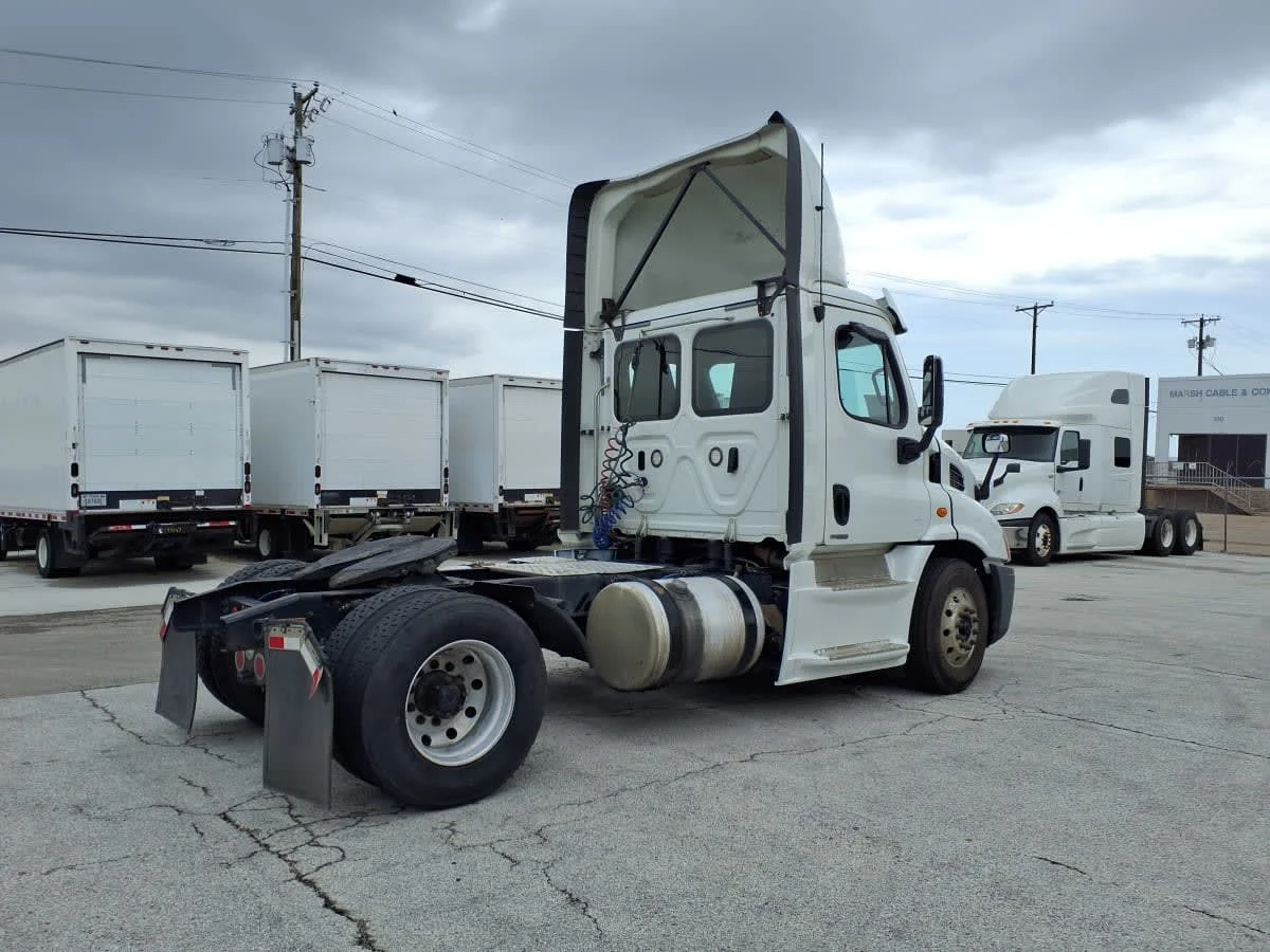 2019 Freightliner Cascadia in Fort Worth, TX — photo 4