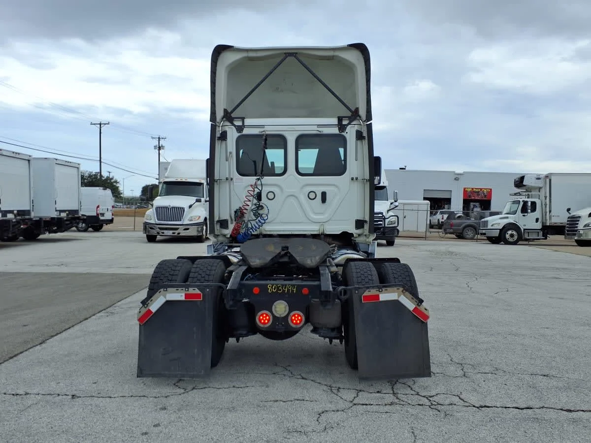 2019 Freightliner Cascadia in Fort Worth, TX — photo 5