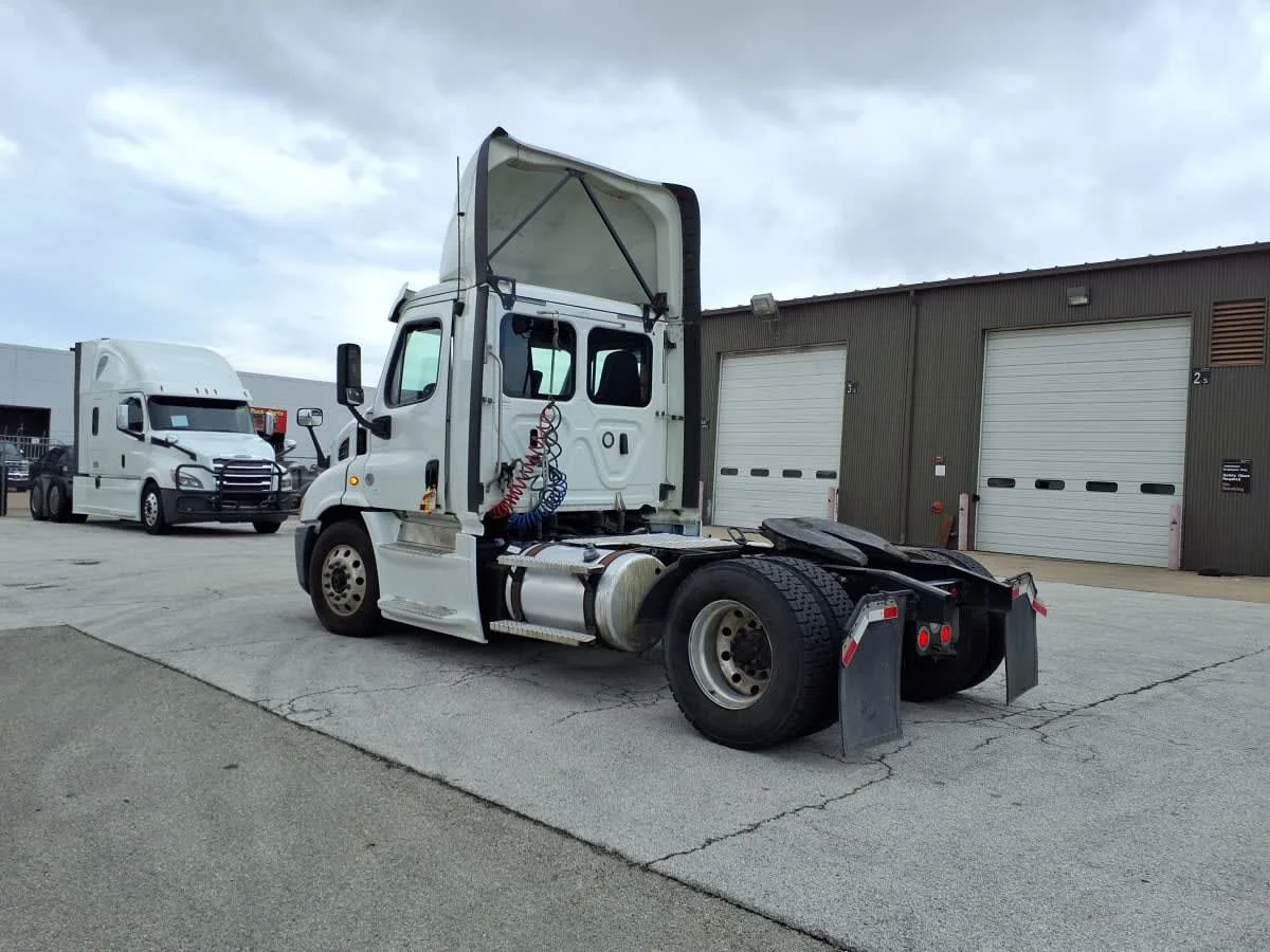 2019 Freightliner Cascadia in Fort Worth, TX — photo 6