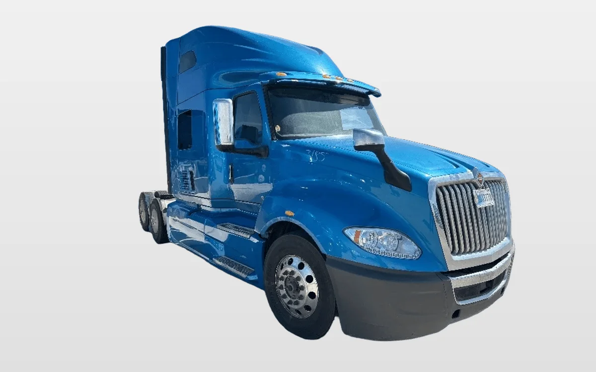 2021 International LT - image 1