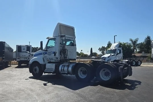 2019 International LT in Stockton, CA — photo 5