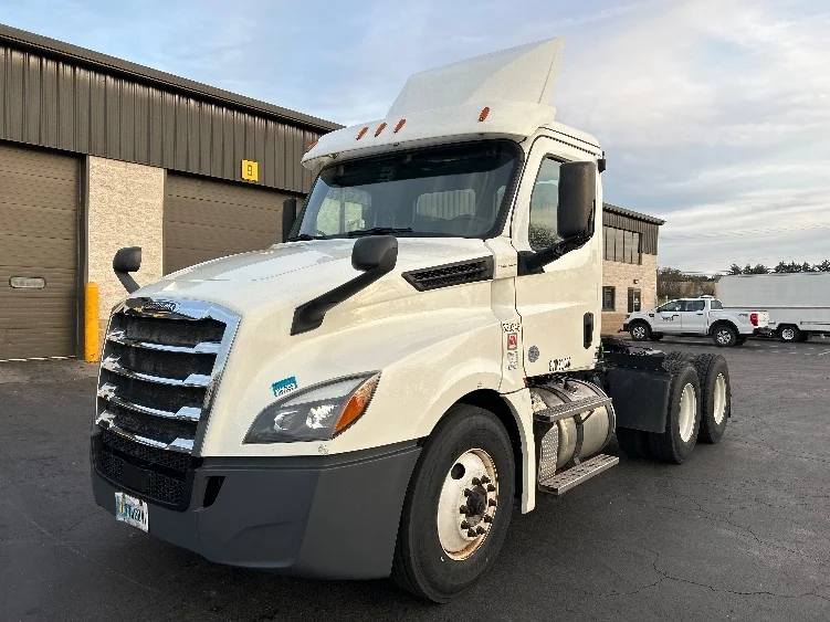 2019 Freightliner Cascadia in Dayton, NJ — photo 3