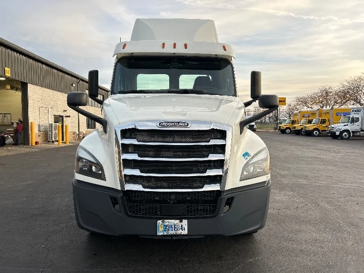 2019 Freightliner Cascadia in Dayton, NJ — photo 2