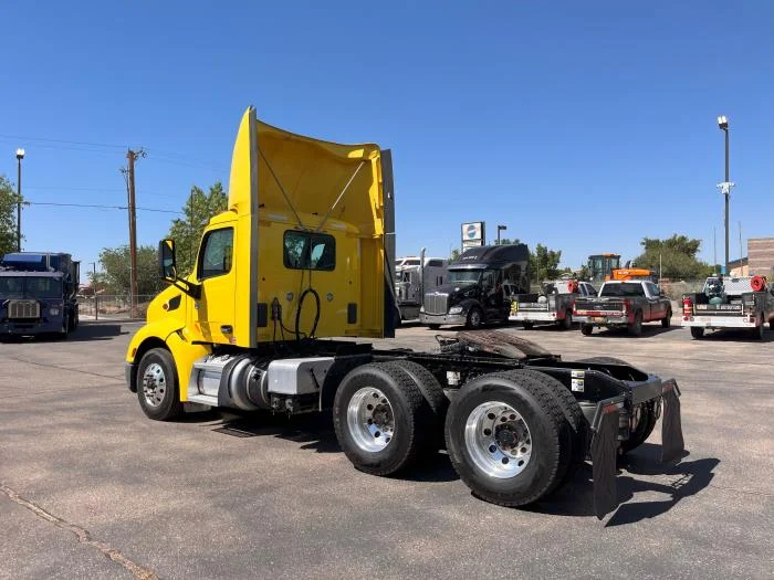 2021 Peterbilt 579 in Albuquerque, NM — photo 4
