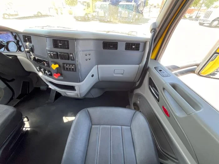 2021 Peterbilt 579 in Albuquerque, NM — photo 16