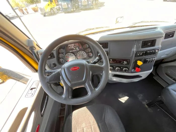2021 Peterbilt 579 in Albuquerque, NM — photo 15