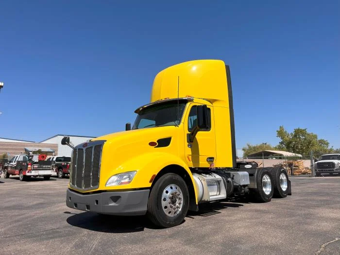 2021 Peterbilt 579 in Albuquerque, NM — photo 2