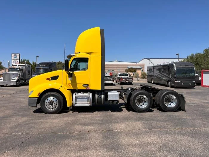 2021 Peterbilt 579 in Albuquerque, NM — photo 3