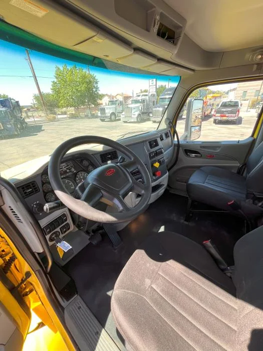 2021 Peterbilt 579 in Albuquerque, NM — photo 14