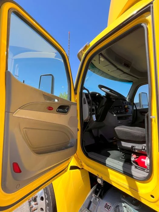 2021 Peterbilt 579 in Albuquerque, NM — photo 12