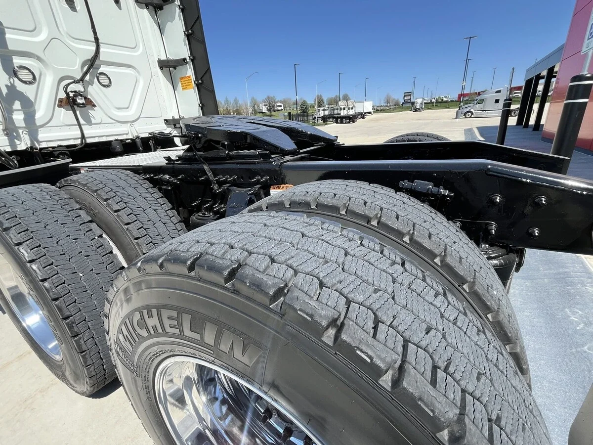 2021 Freightliner Cascadia - image 16