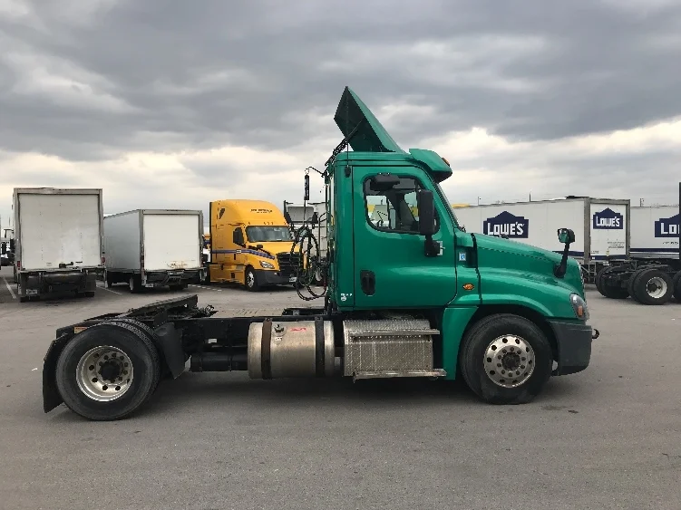 2019 Freightliner Cascadia in Louisville, KY — photo 8