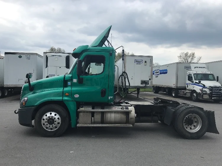 2019 Freightliner Cascadia in Louisville, KY — photo 4