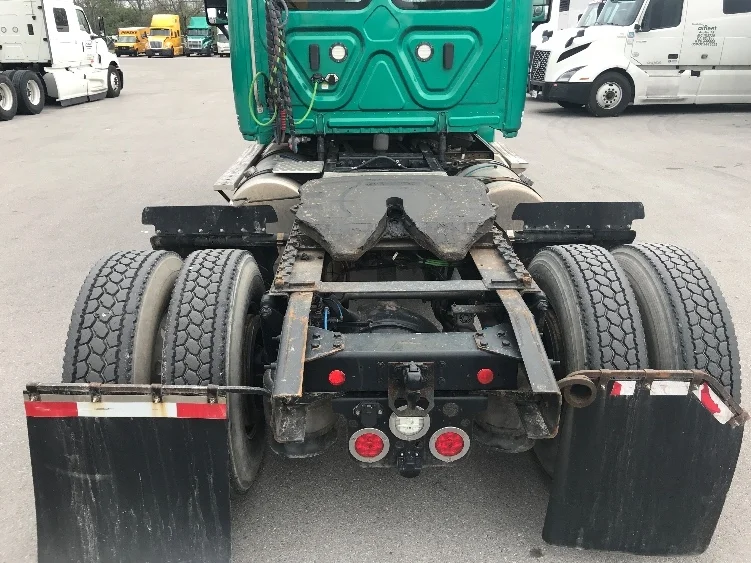 2019 Freightliner Cascadia in Louisville, KY — photo 6