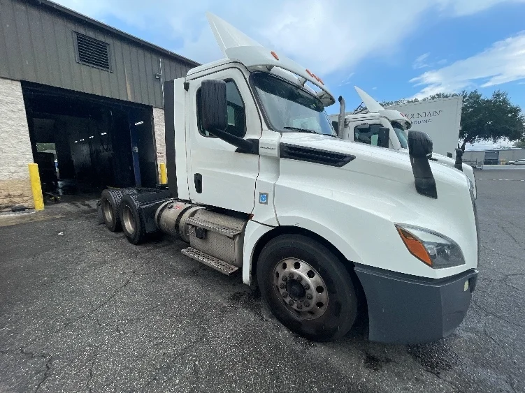 2020 Freightliner Cascadia in Jacksonville, FL