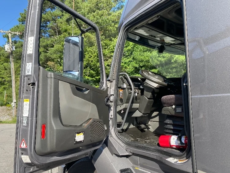 2022 Volvo VNL 760 in Cleveland, TN — photo 9