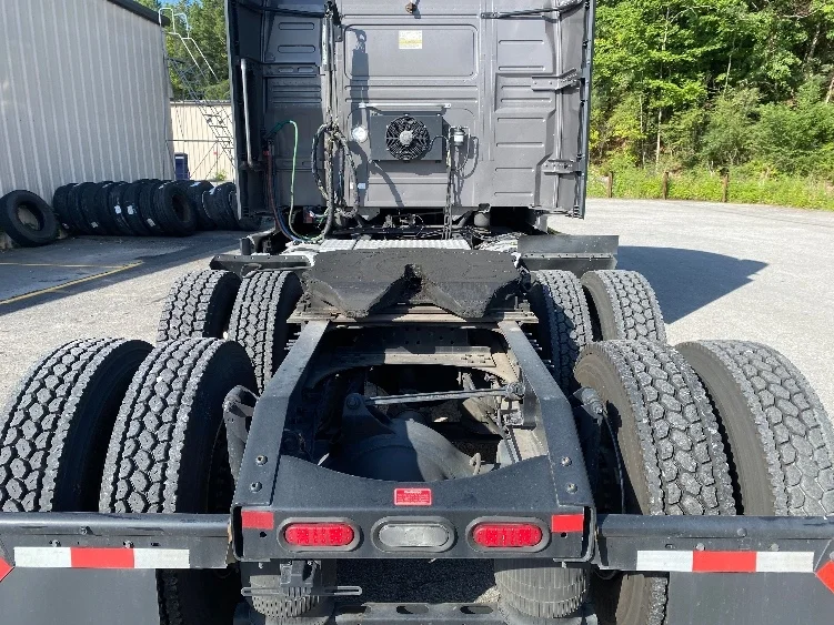 2022 Volvo VNL 760 in Cleveland, TN — photo 6
