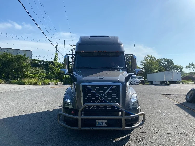 2022 Volvo VNL 760 in Cleveland, TN — photo 2