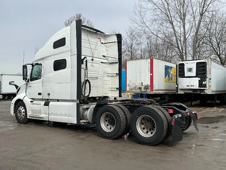2022 Volvo VNL 760 in Reading, PA — photo 5