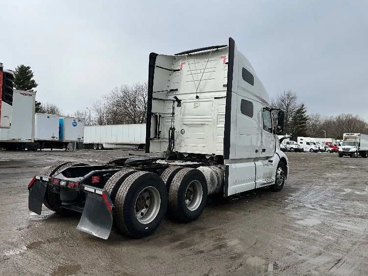 2022 Volvo VNL 760 in Reading, PA — photo 7