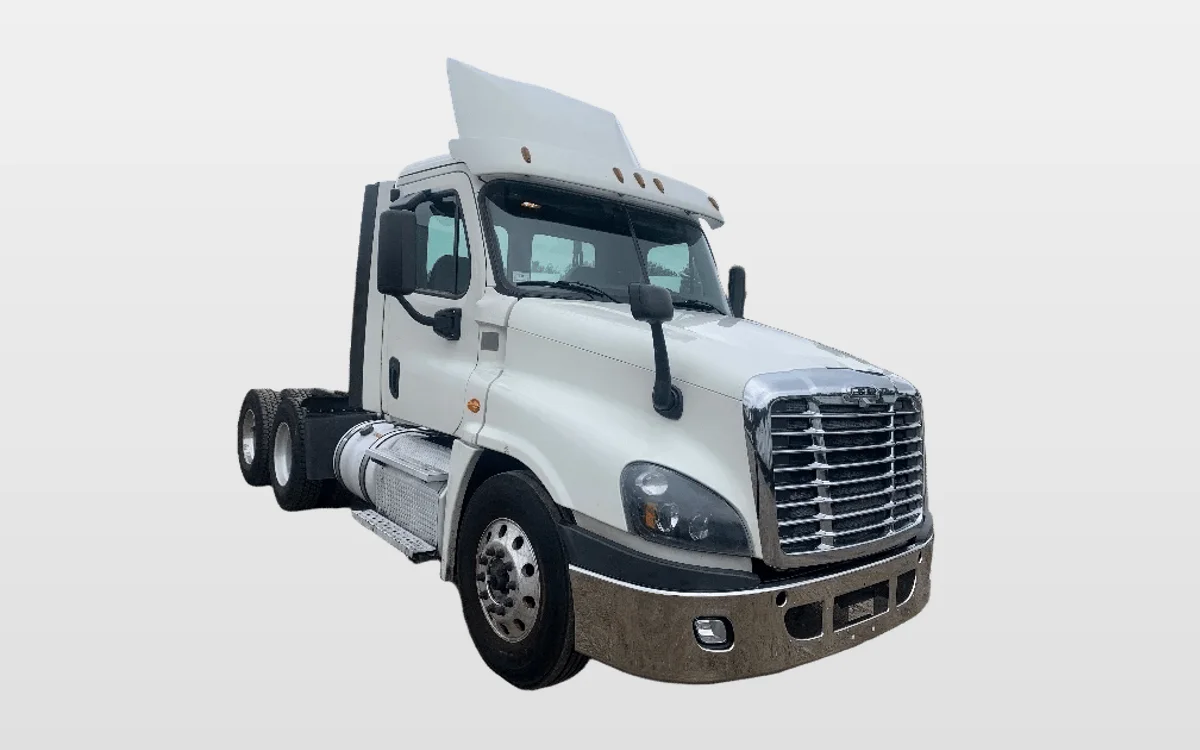 2019 Freightliner Cascadia - image 1