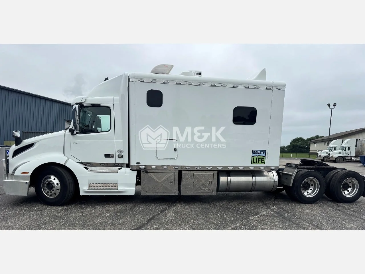 2023 Volvo VNL 300 in Waukee, IA
