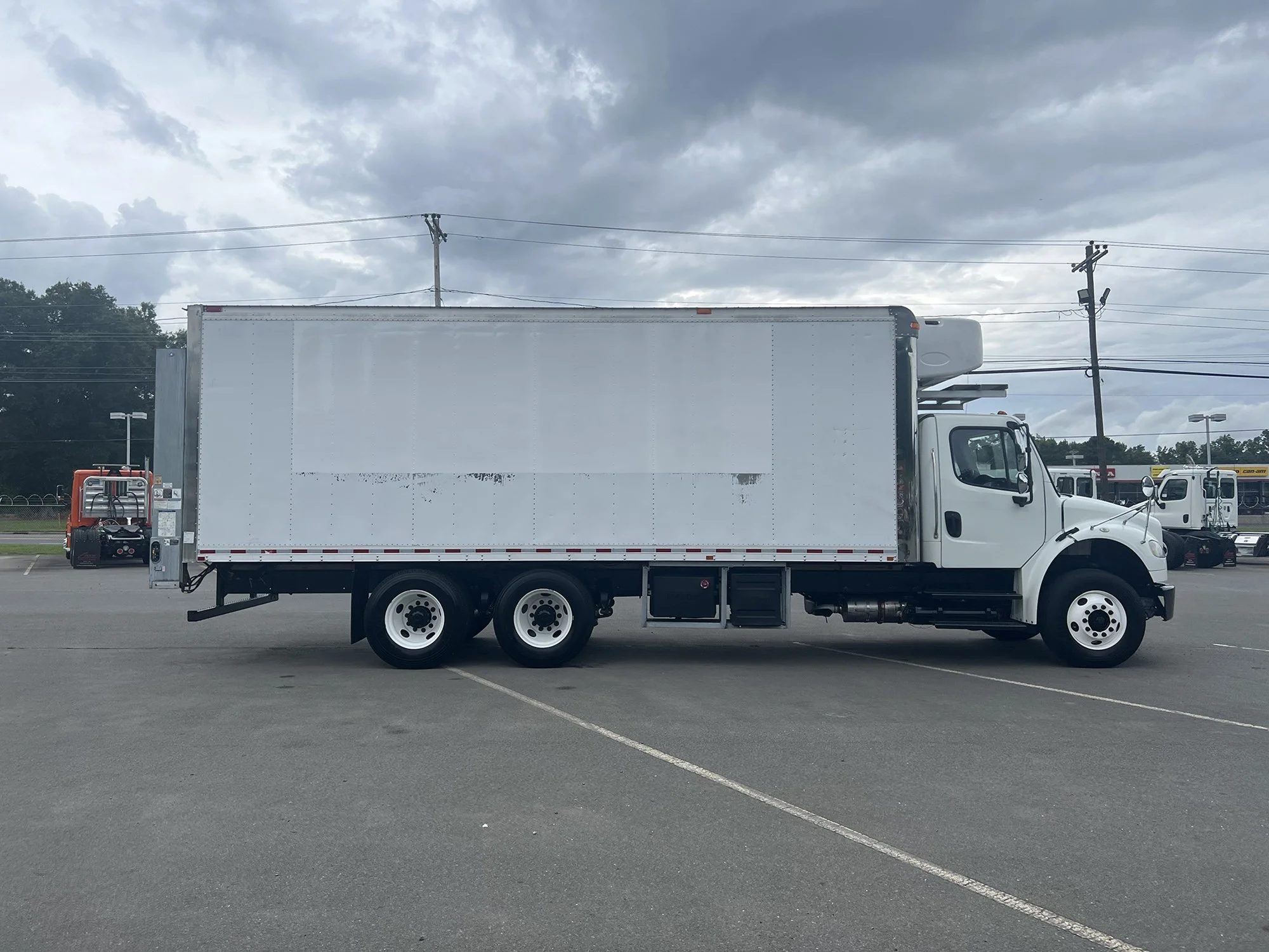 2018 Freightliner M2 106 — photo 4