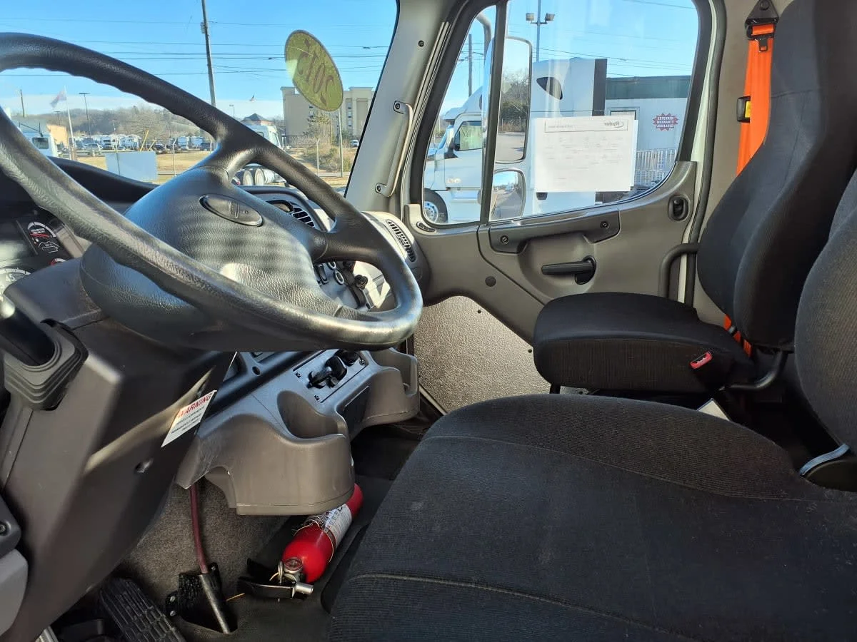 2015 Freightliner M2 106 - image 7