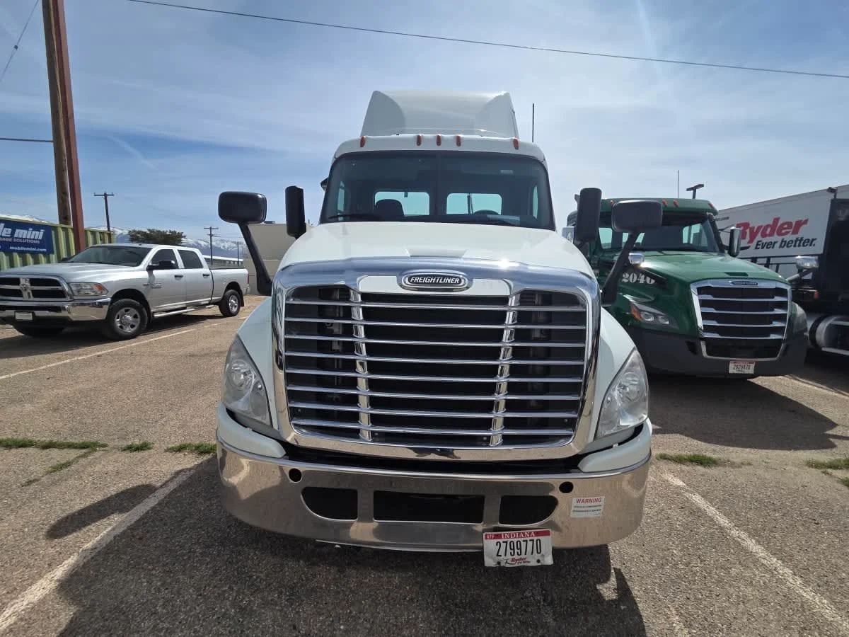 2018 Freightliner Cascadia in Commerce City, CO — photo 2