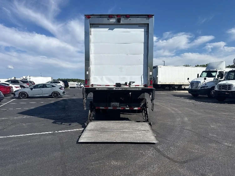 2019 Freightliner eM2 in Jessup, MD — photo 9