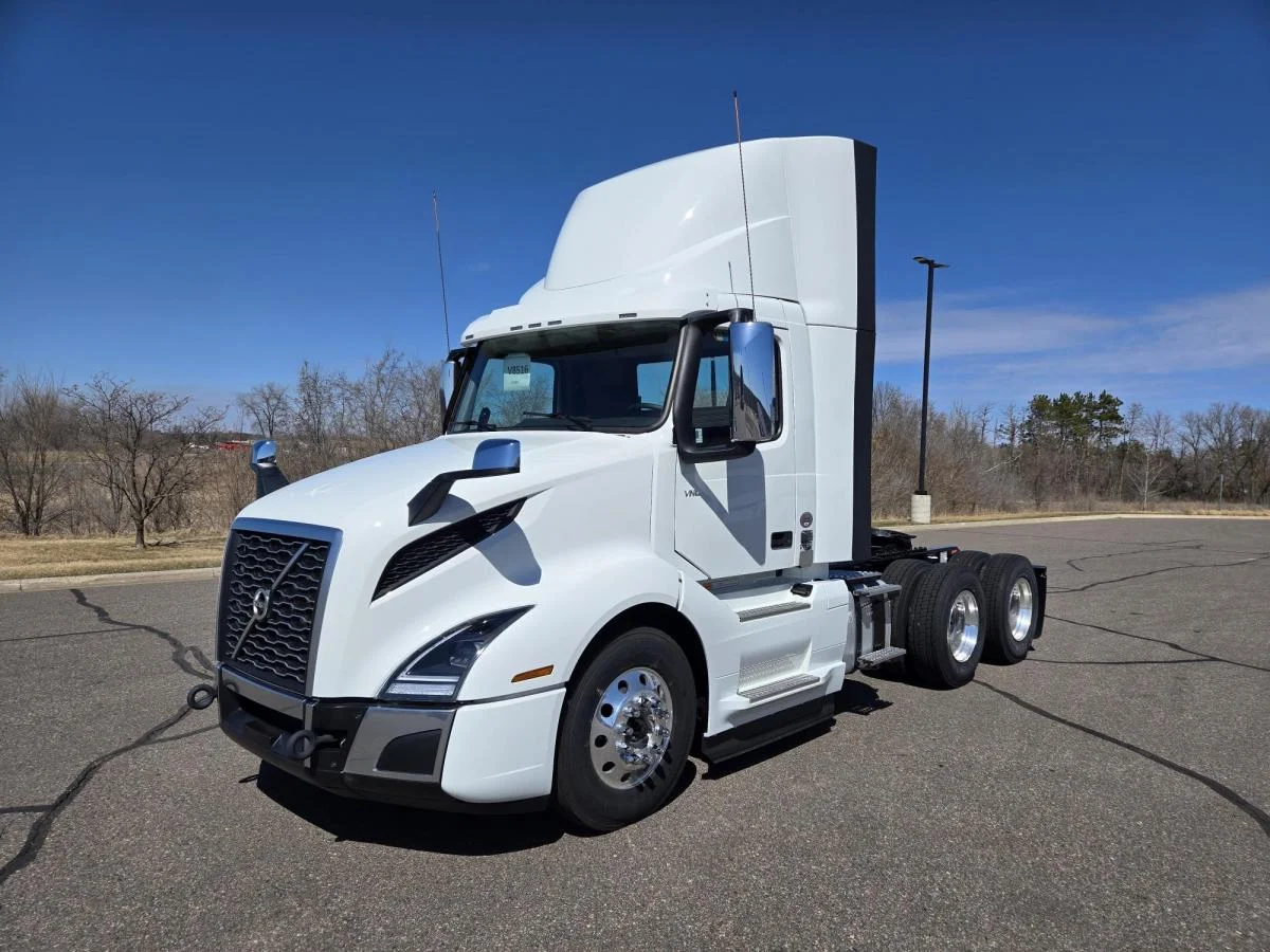 2025 Volvo VNL 300 in Elk River, MN