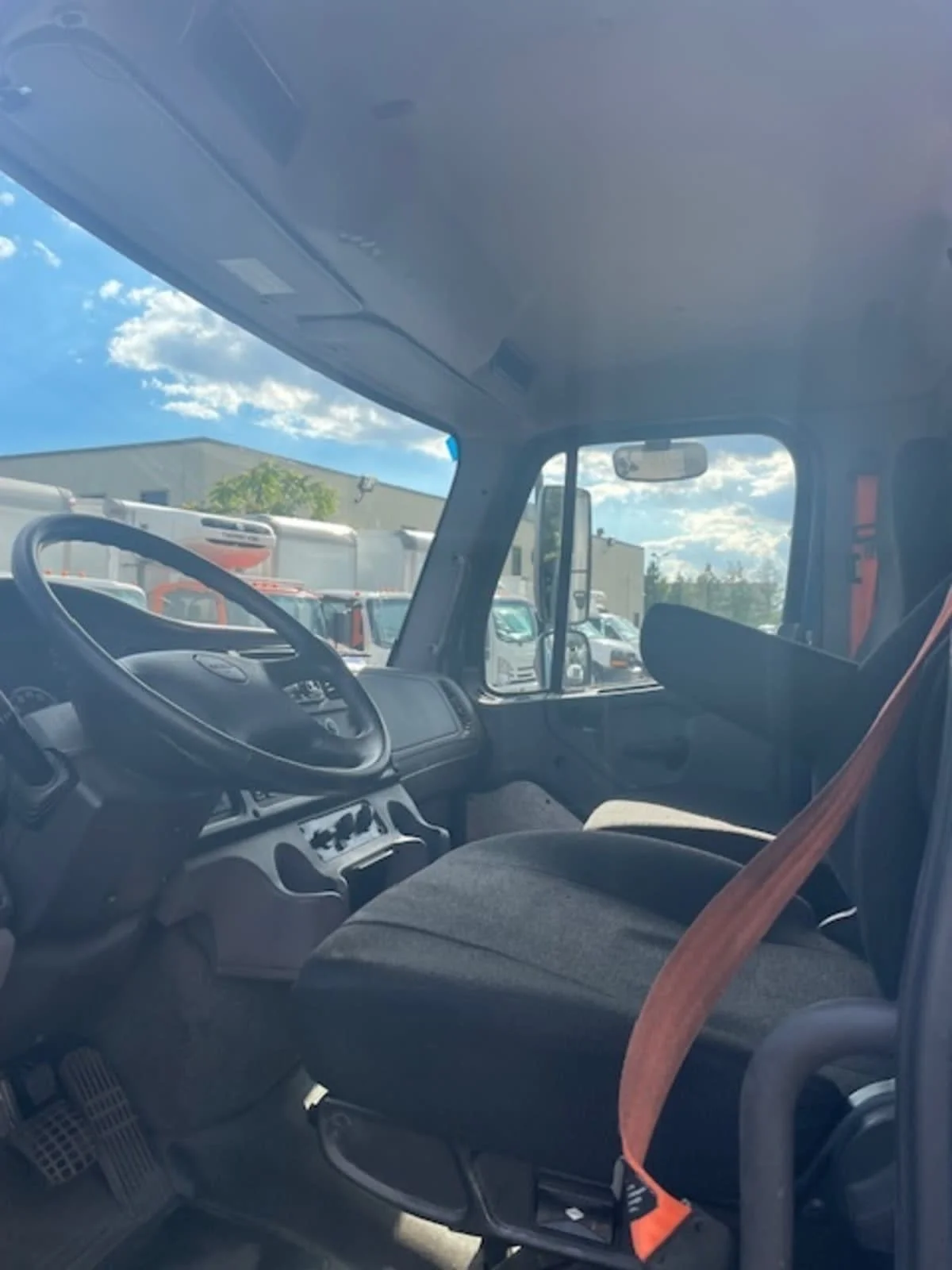 2019 Freightliner M2 106 in Farmingdale, NY — photo 7