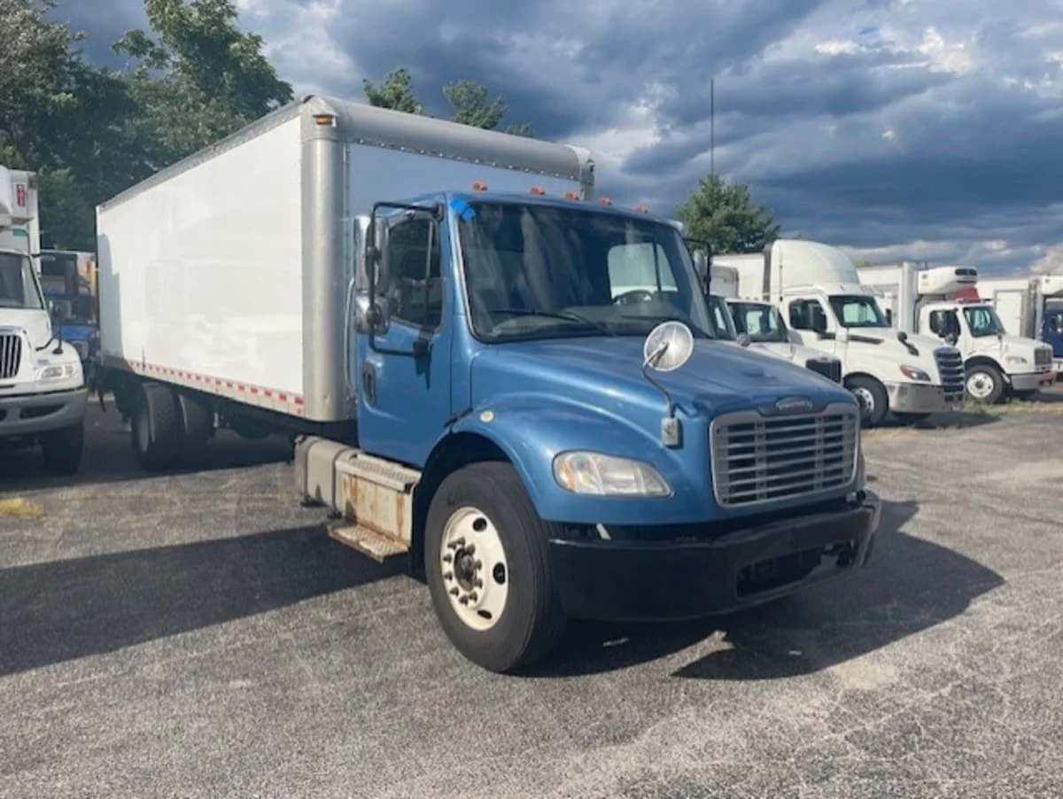 2019 Freightliner M2 106 in Farmingdale, NY — photo 3