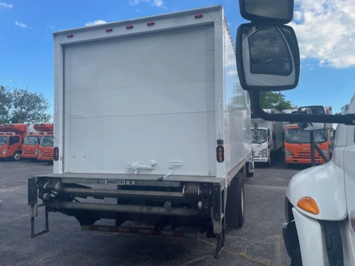 2019 Freightliner M2 106 in Farmingdale, NY — photo 4