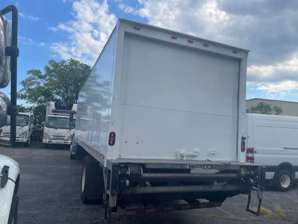 2019 Freightliner M2 106 in Farmingdale, NY — photo 6
