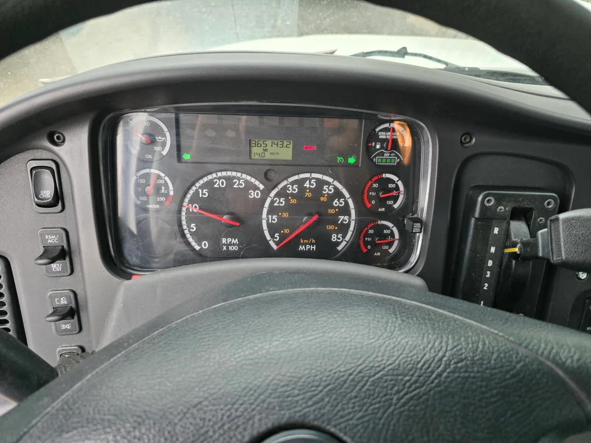 2014 Freightliner M2 106 - image 10