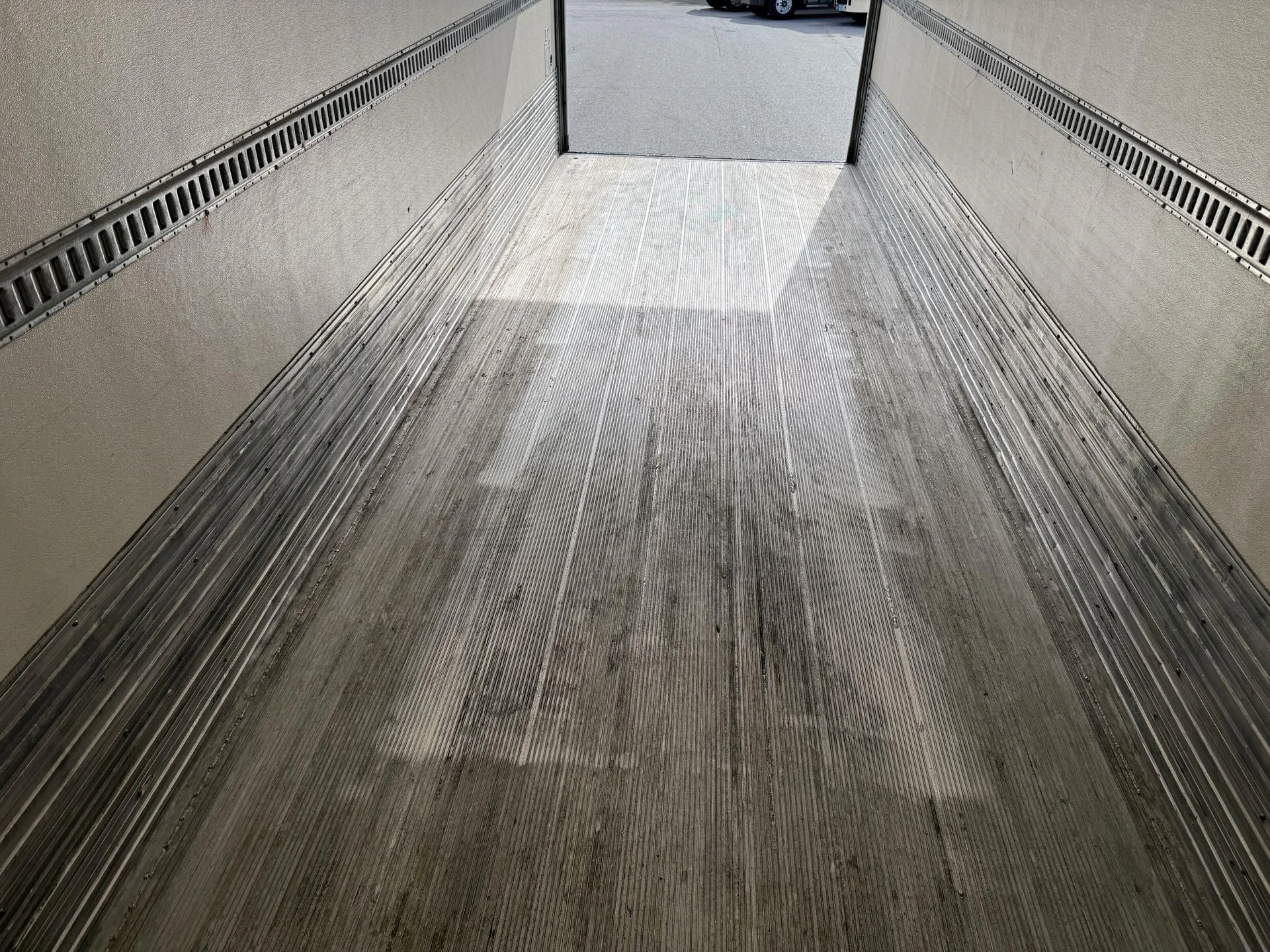 2021 Hino 268 - image 11