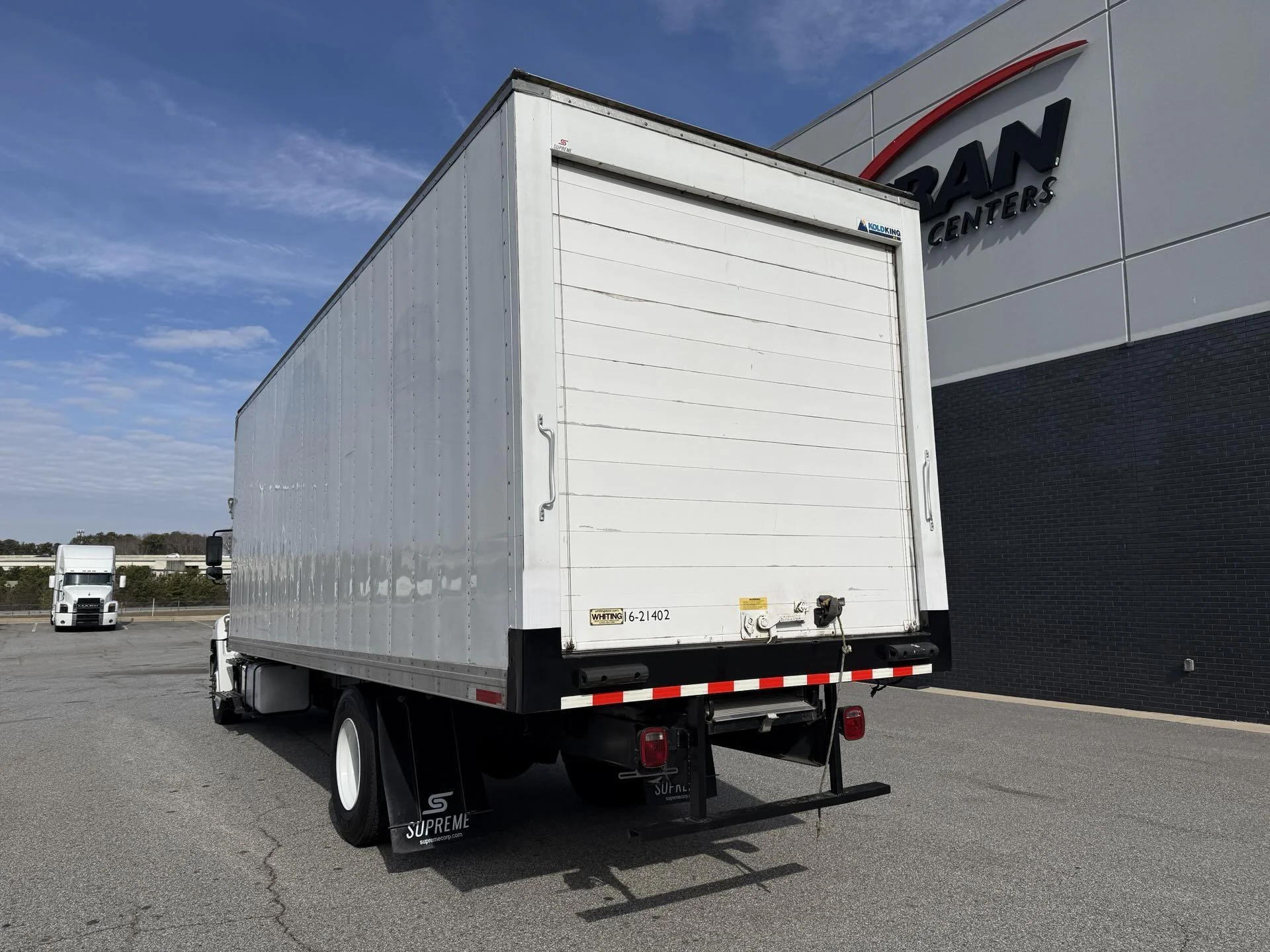 2021 Hino 268 - image 5