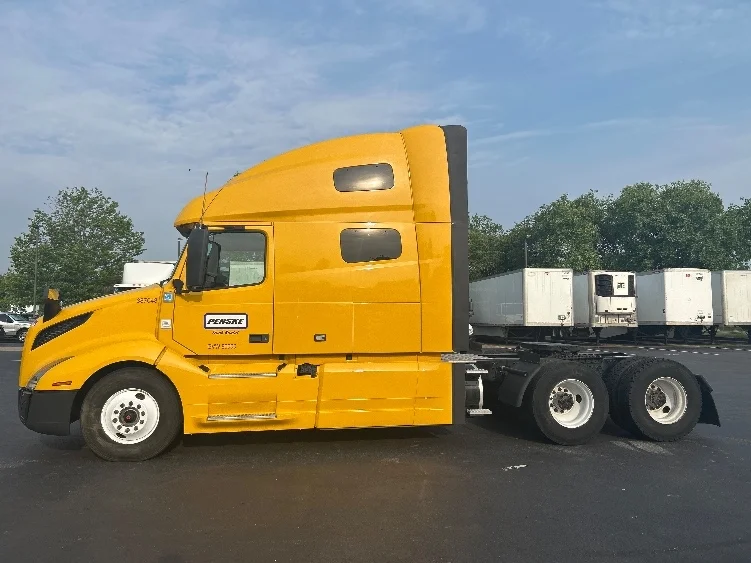 2022 Volvo VNL 760 in Fredonia, NY — photo 4