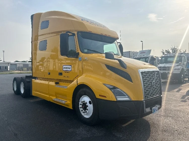 2022 Volvo VNL 760 in Fredonia, NY