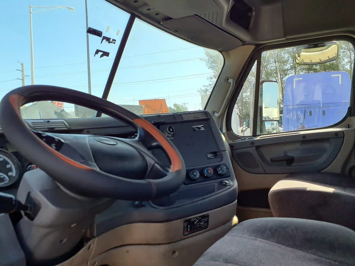 2018 Freightliner Cascadia in Miami, FL — photo 7