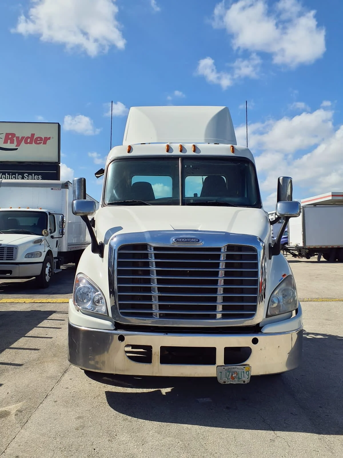 2018 Freightliner Cascadia - image 2
