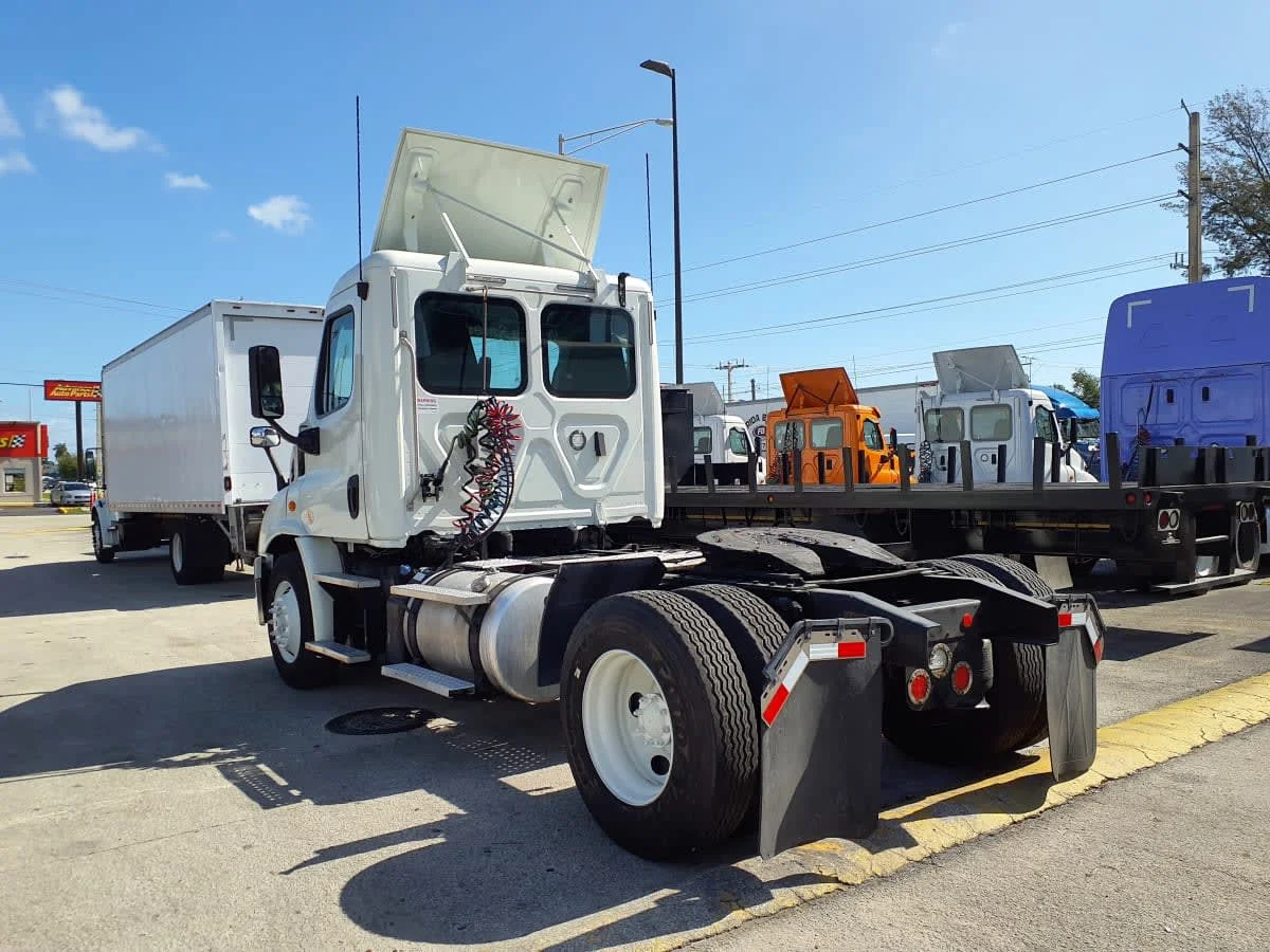 2018 Freightliner Cascadia - image 6