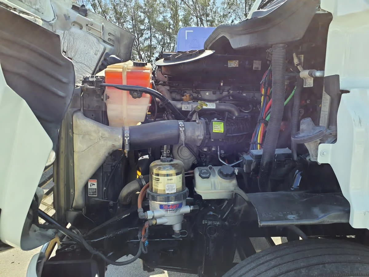 2018 Freightliner Cascadia - image 8